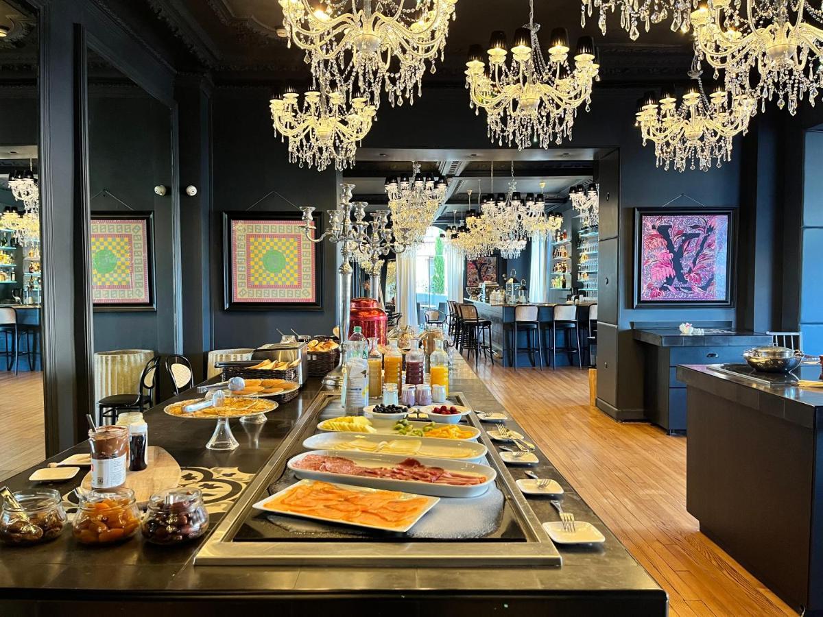 Belfry & Spa By Ligne St Barth ลูร์ด ภายนอก รูปภาพ The buffet at the restaurant