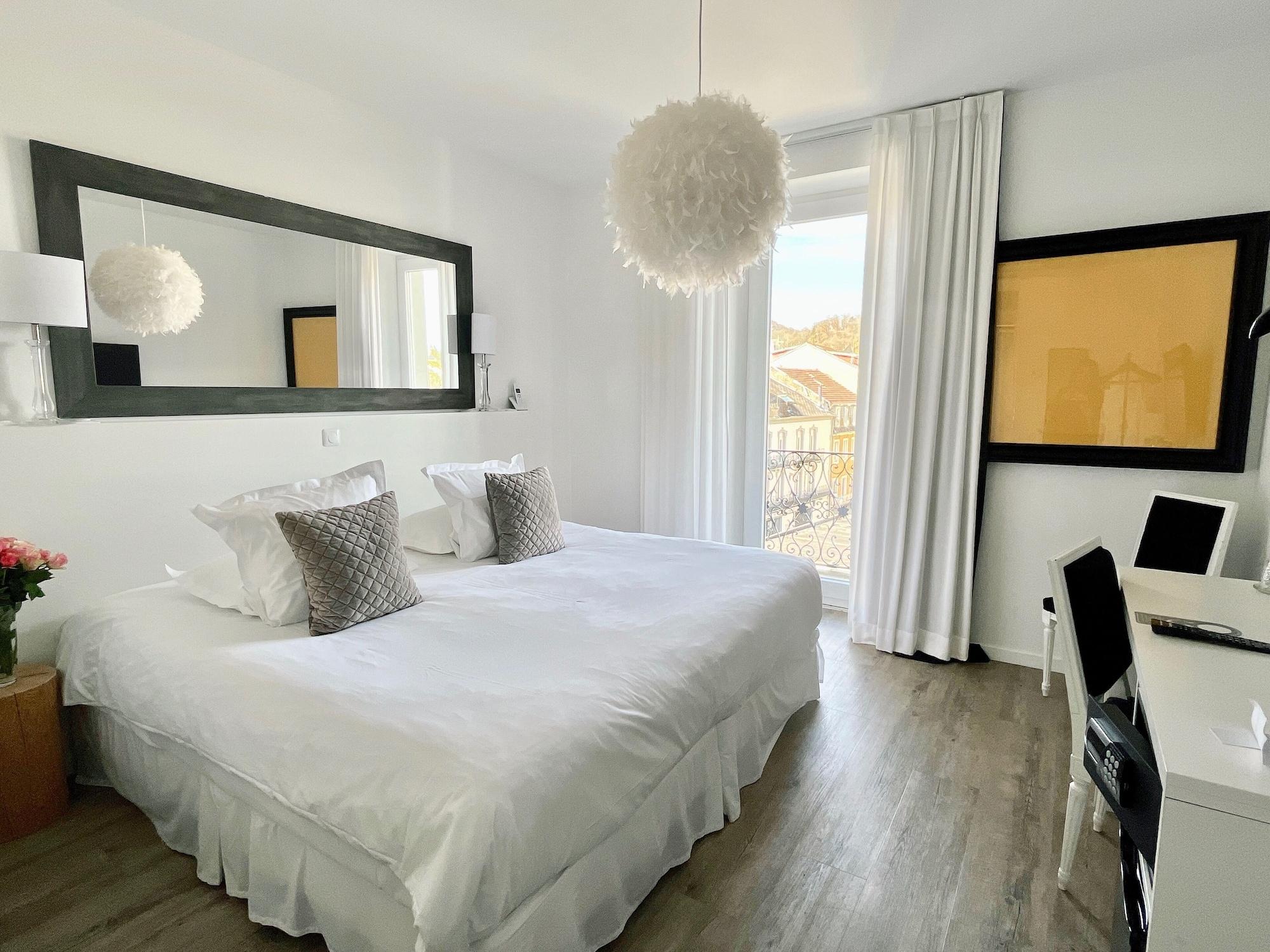 Belfry & Spa By Ligne St Barth ลูร์ด ภายนอก รูปภาพ A room at the hotel