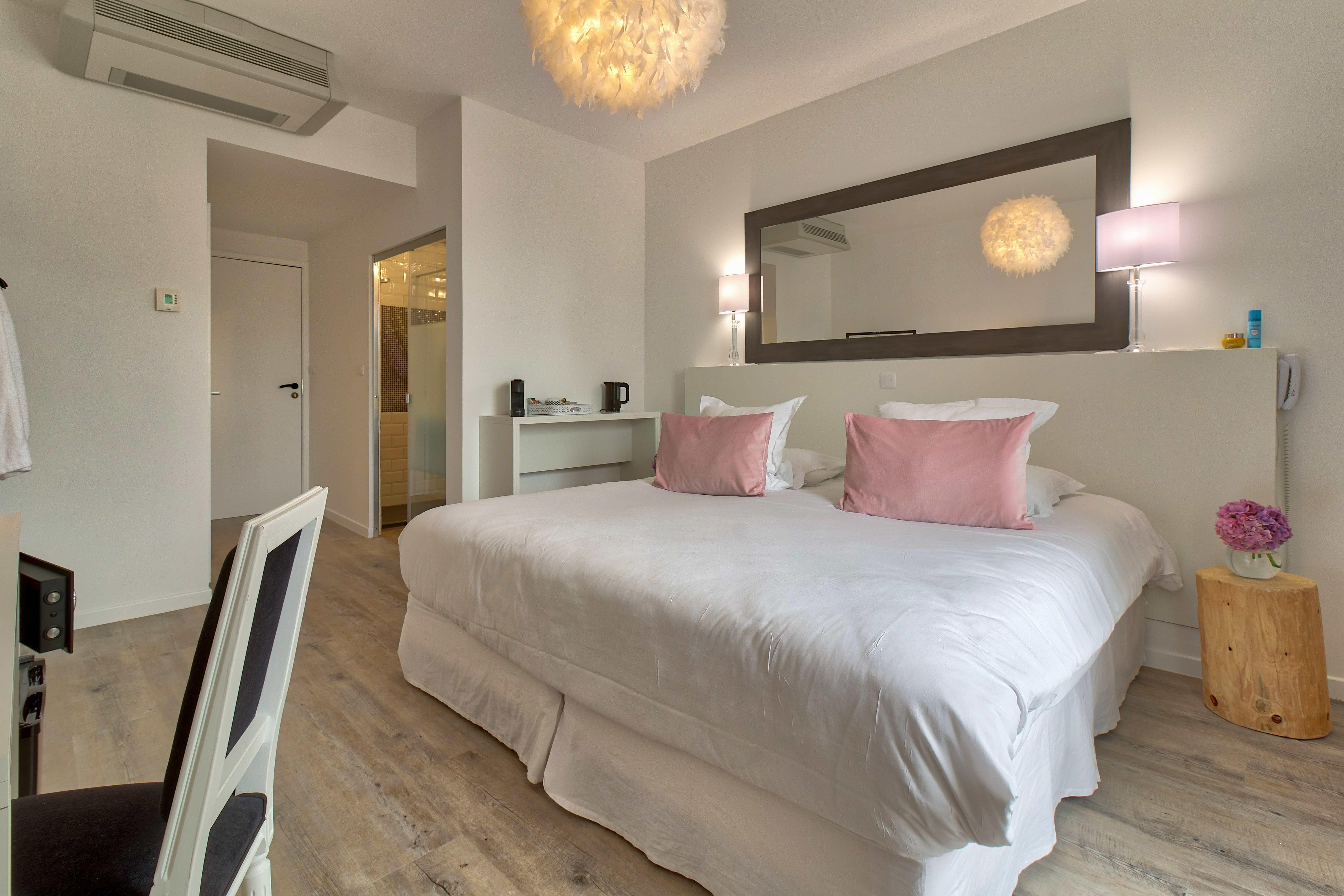 Belfry & Spa By Ligne St Barth ลูร์ด ภายนอก รูปภาพ A room at the hotel