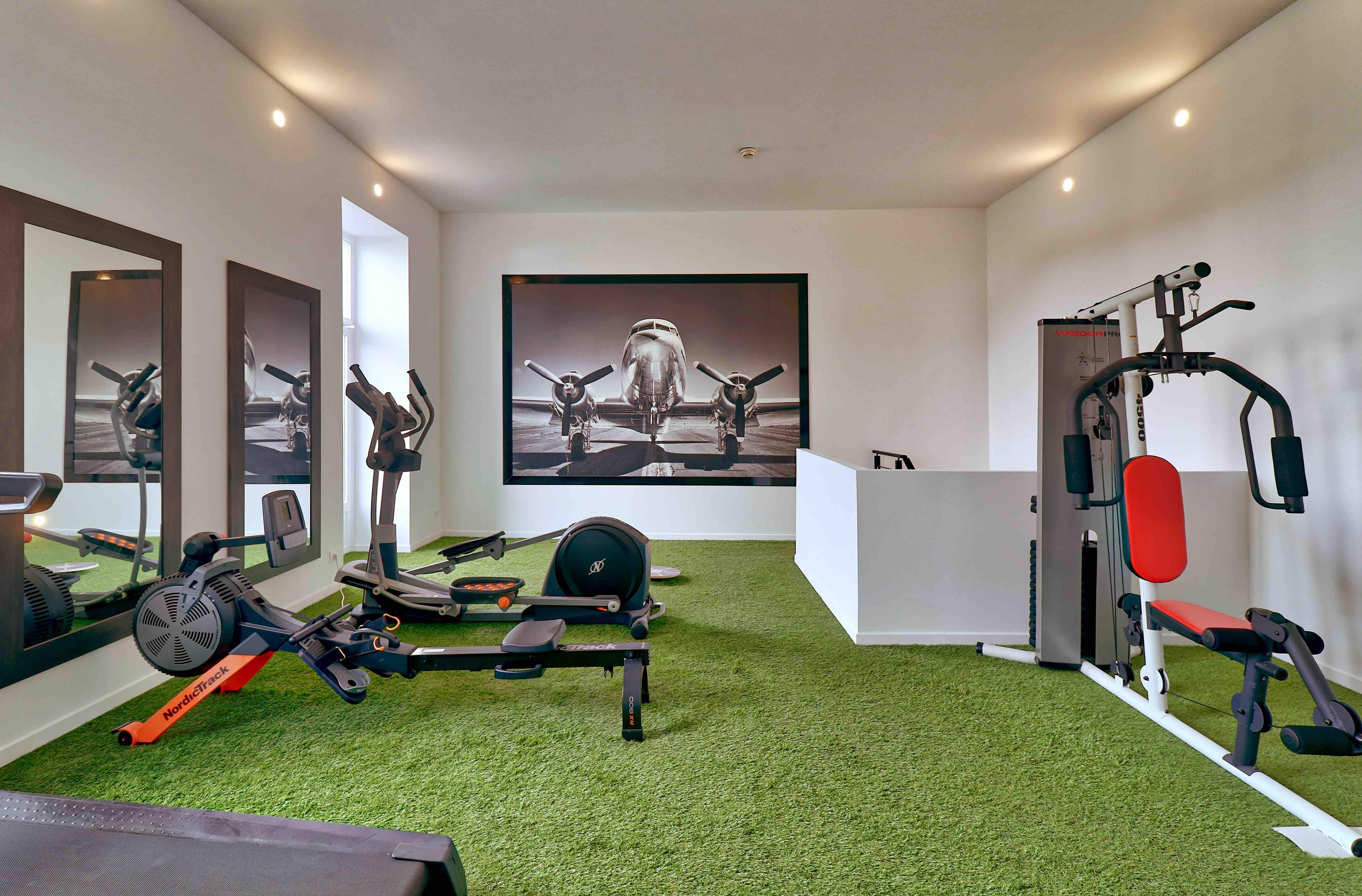Belfry & Spa By Ligne St Barth ลูร์ด ภายนอก รูปภาพ A home gym