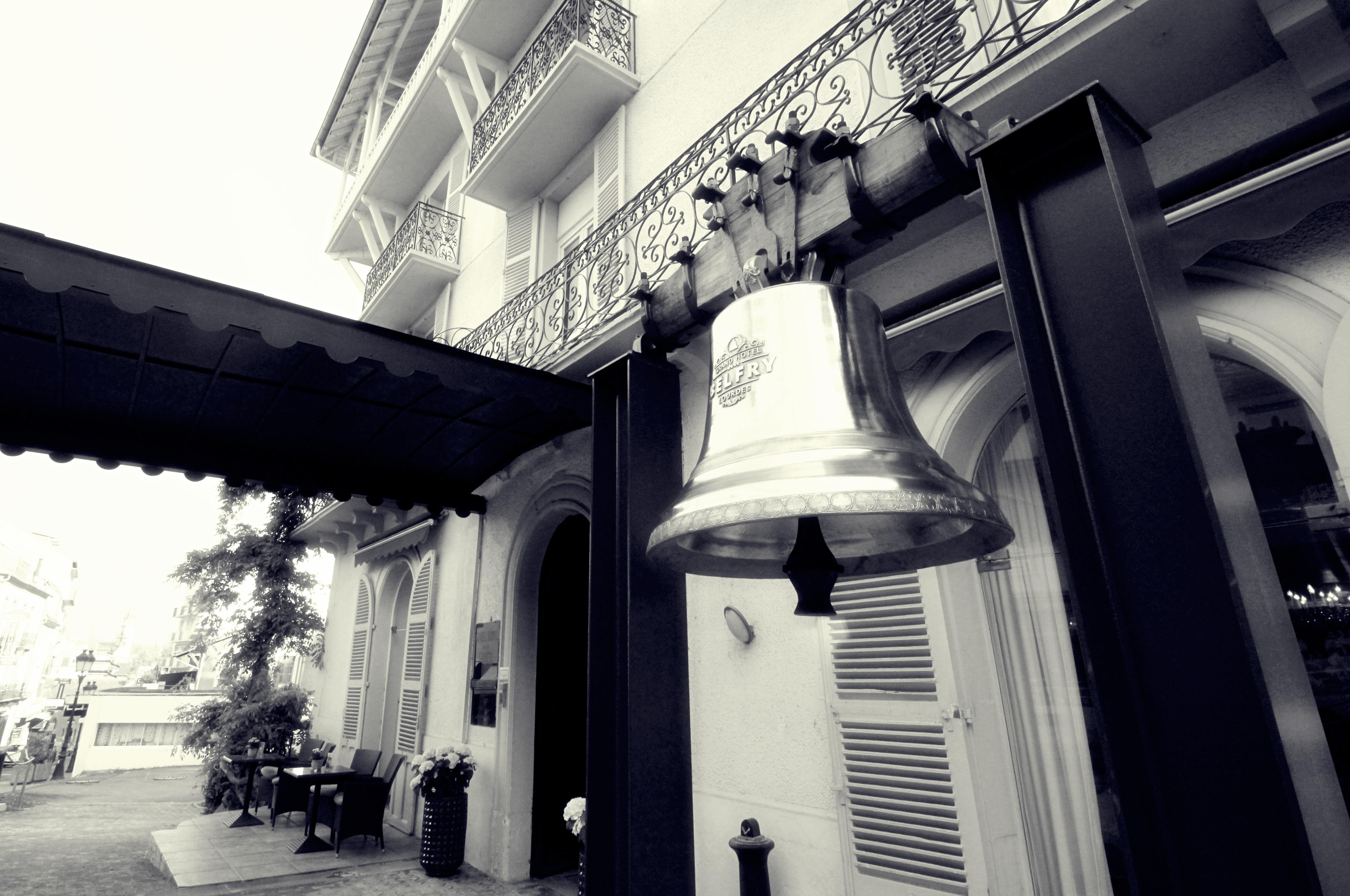 Belfry & Spa By Ligne St Barth ลูร์ด ภายนอก รูปภาพ The bell of the church