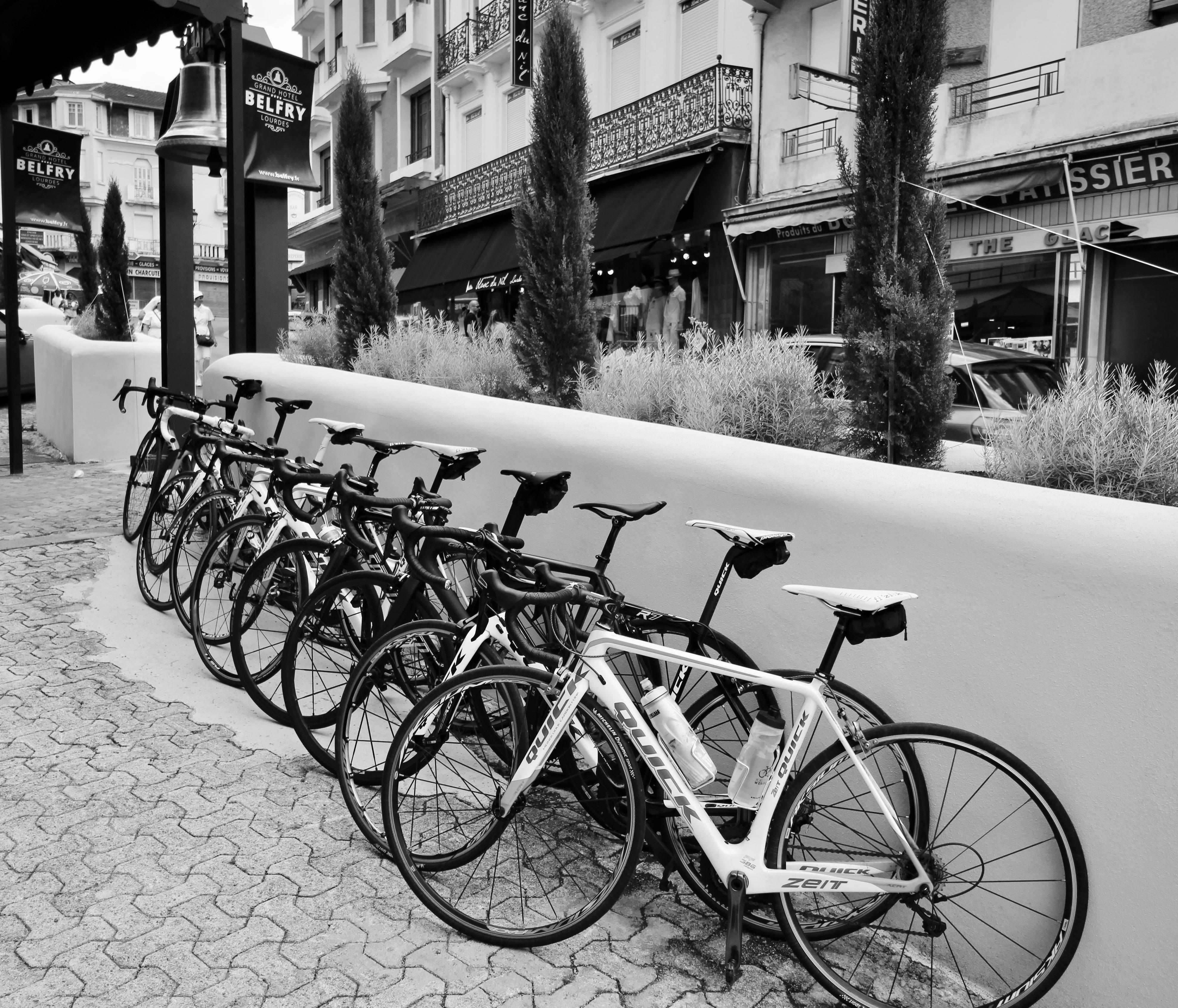 Belfry & Spa By Ligne St Barth ลูร์ด ภายนอก รูปภาพ Bicycles parked in a row