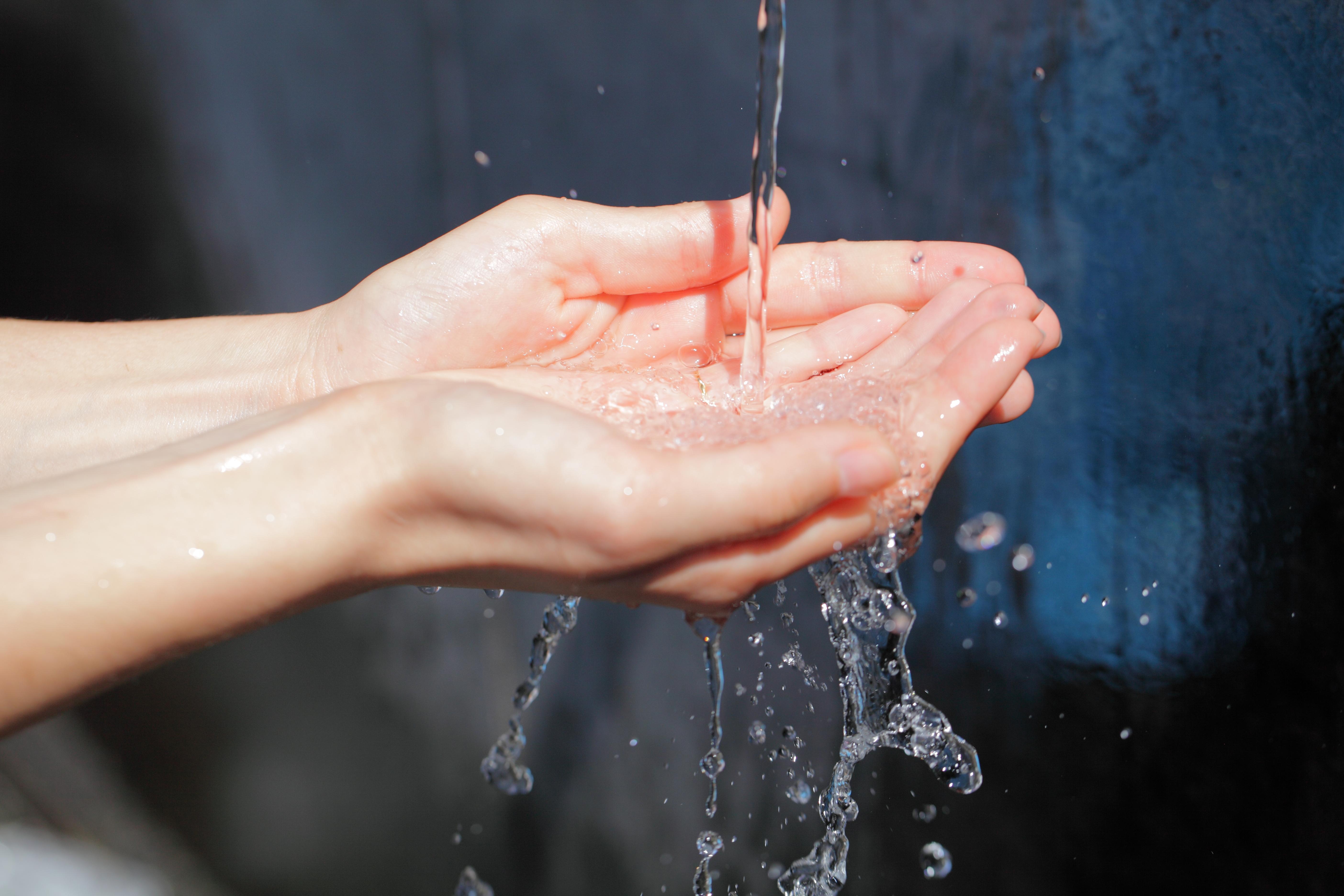 Belfry & Spa By Ligne St Barth ลูร์ด ภายนอก รูปภาพ Hand washing