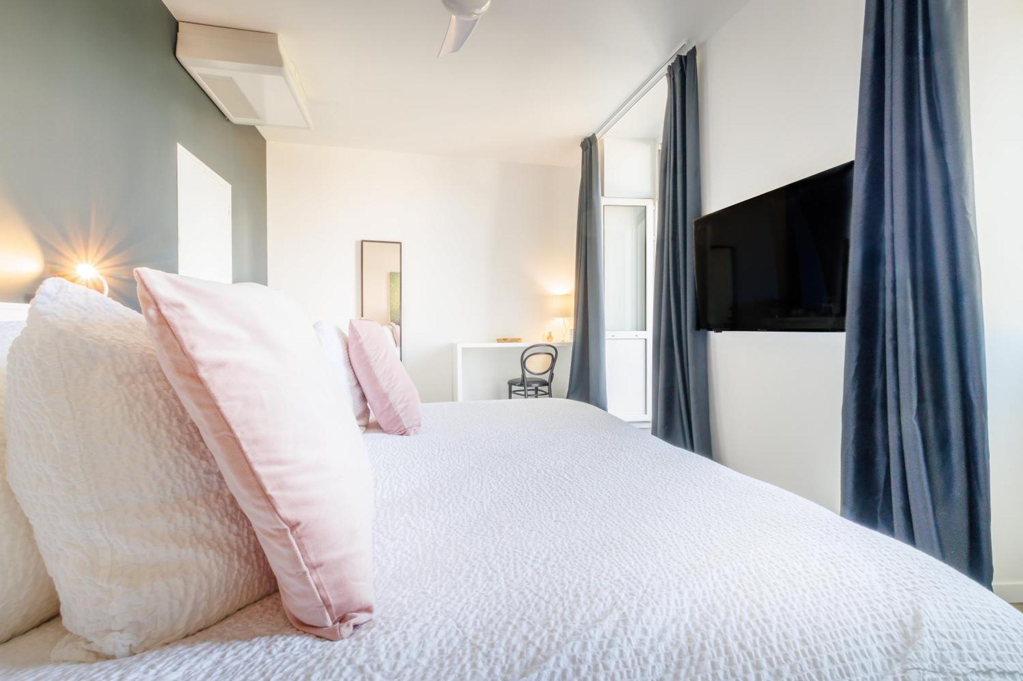 Belfry & Spa By Ligne St Barth ลูร์ด ภายนอก รูปภาพ A bedroom at the hotel
