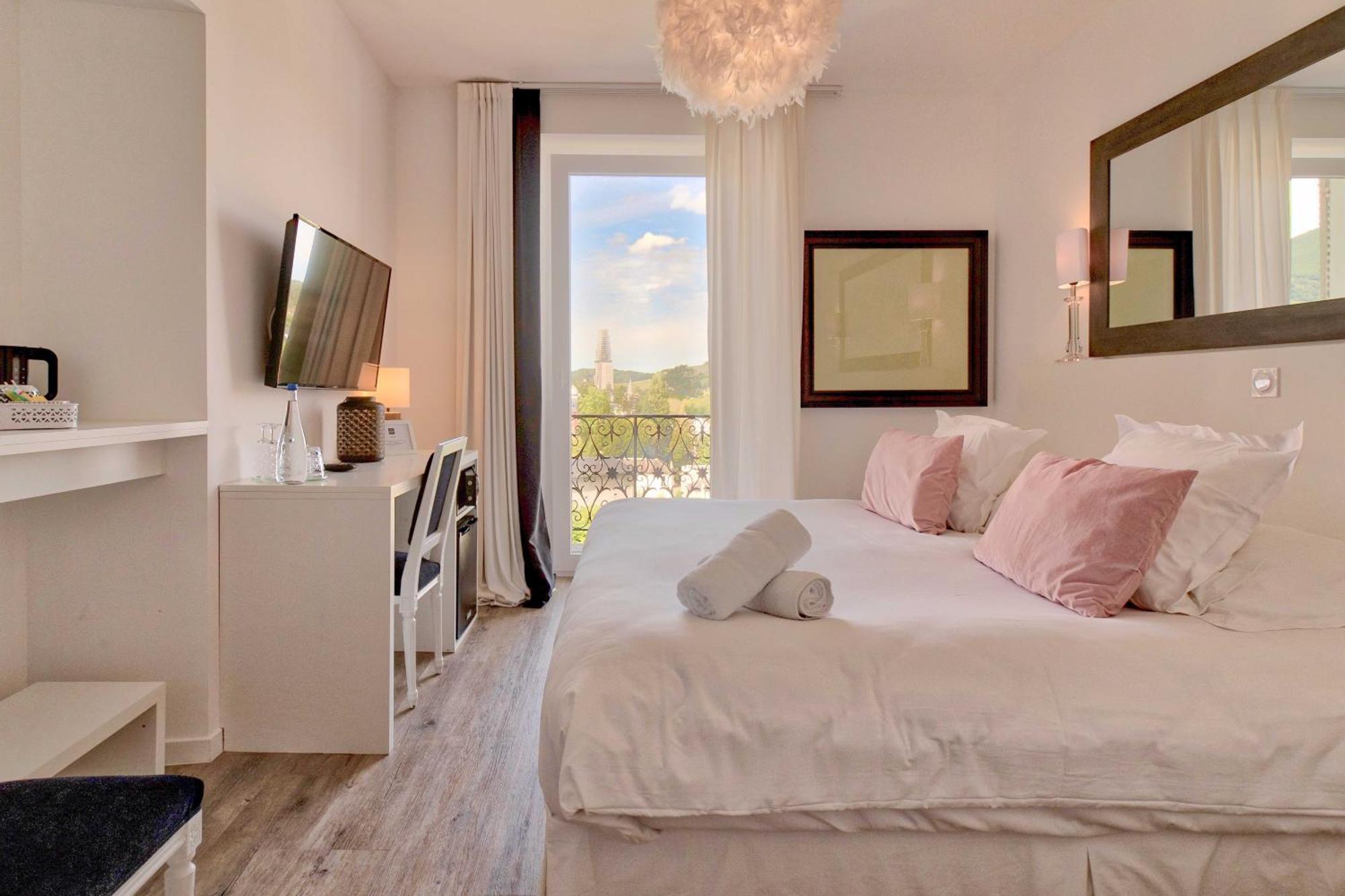 Belfry & Spa By Ligne St Barth ลูร์ด ภายนอก รูปภาพ A room at the hotel