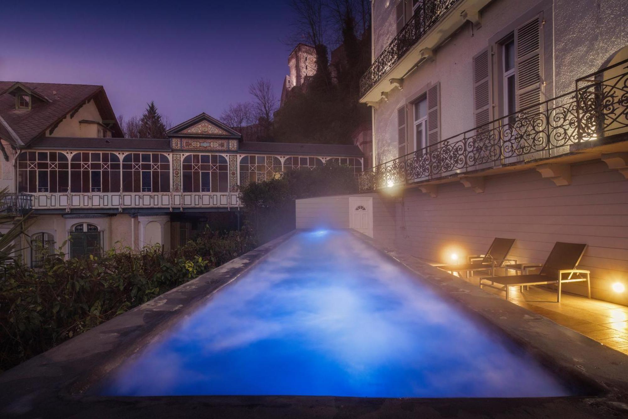 Belfry & Spa By Ligne St Barth ลูร์ด ภายนอก รูปภาพ The thermal pool at the Hotel de la Reine